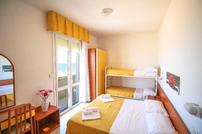 Hotel Carnaby Rimini Exteriör bild